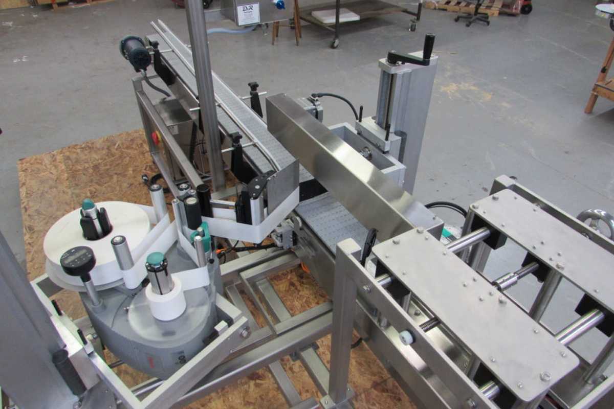 Two Station Labeler for Square and Round Bottles Banner